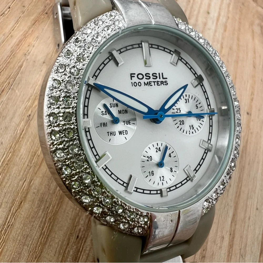 Fossil blue ladies silver tone crystal accented sporty watch NEW BATTERY